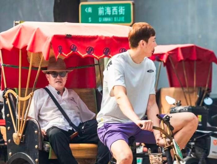 男篮第一中锋蹬三轮拉客?2米17周琦干起副业 网友:为退役谋出路