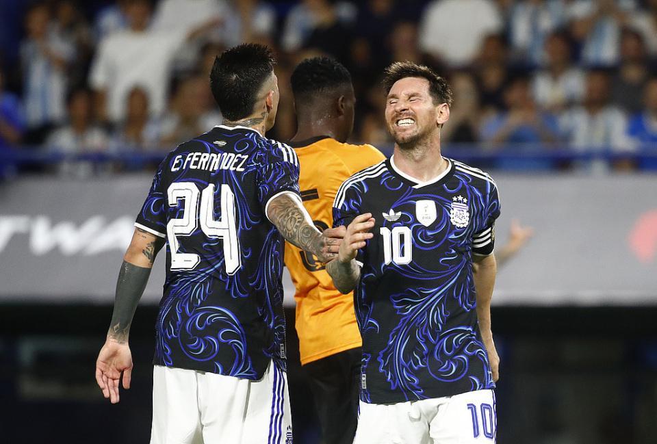 开云-阿根廷5-0赞比亚！正赛5连胜 梅西无私让点+连续21年为国家队破门